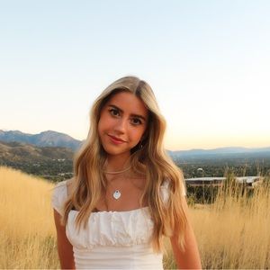 Meet your Posher, Mia